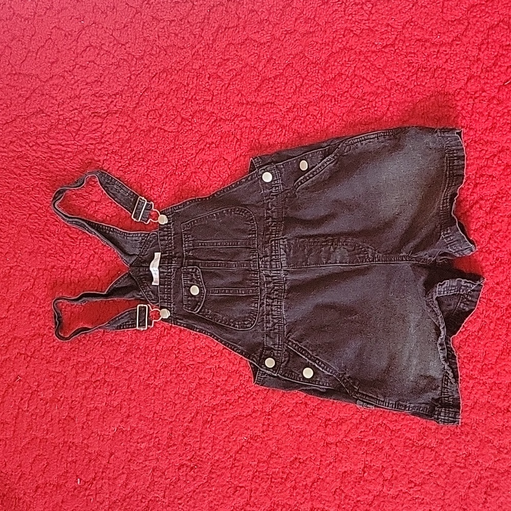 Brand: No boundaries. Size: s. Color: Black